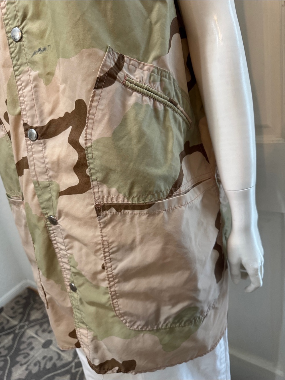Sleeveless Desert Camo Utility Vest - Picture 4 of 11